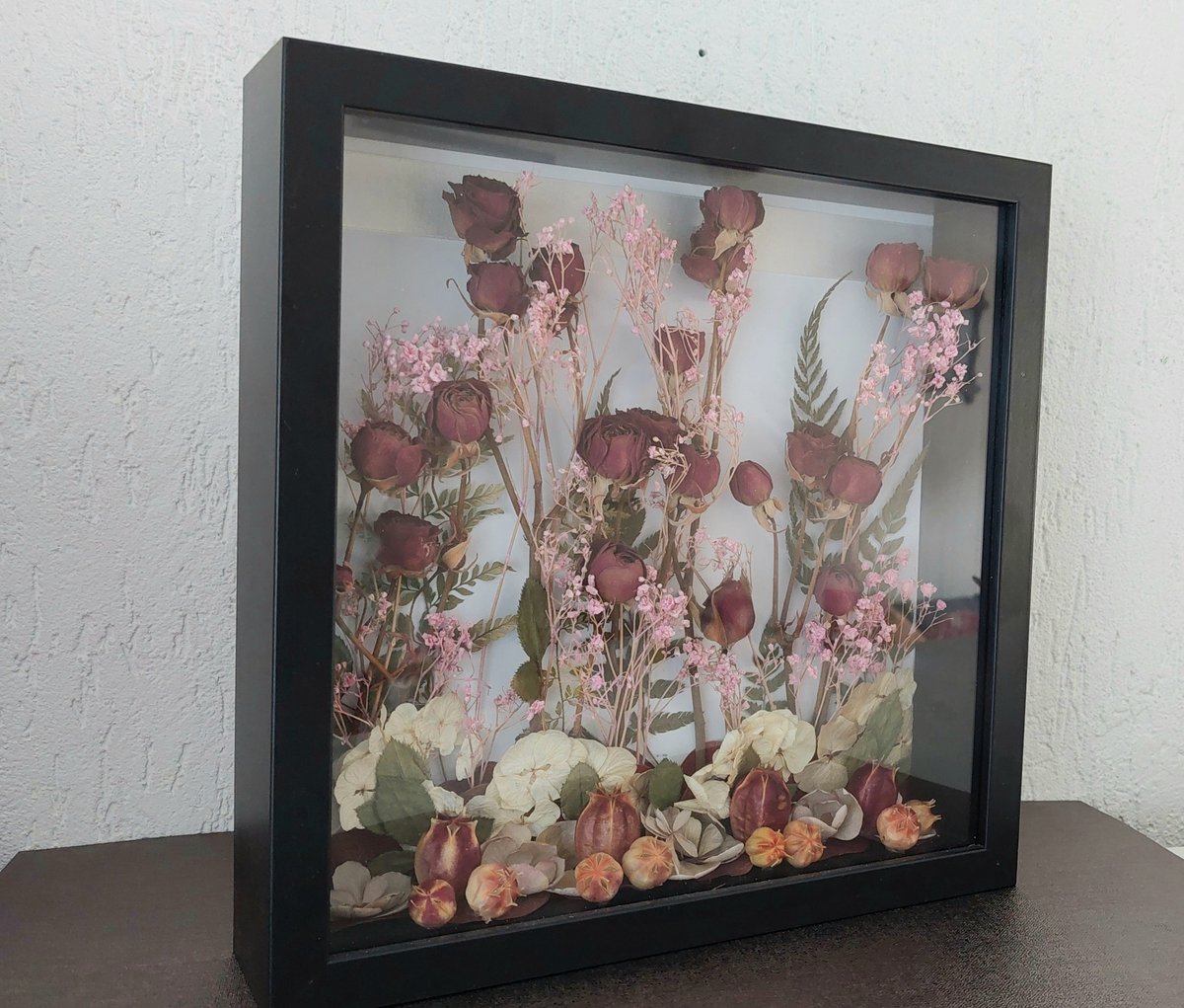 Bloemen shaduwsdoos versiert met droogbloemen/ 27 B x 27 L x6 H shadow box frame with flowers/ wandgemonteerde Shadow Box / mooi cadeau voor alle gelegenheden