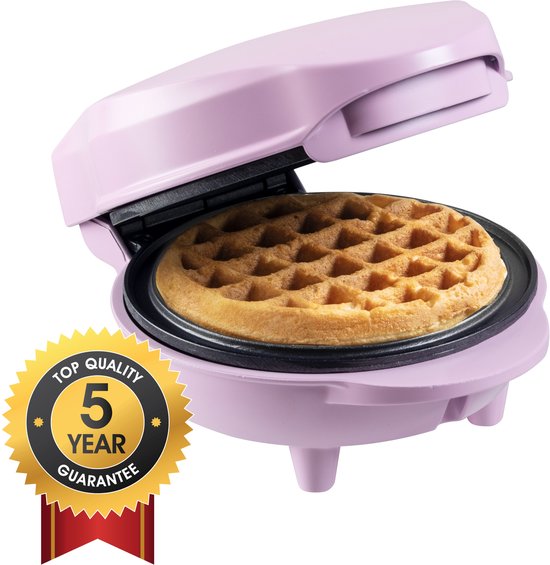 Lichtpaars wafelijzer met een wafel. Bevat een 'Top Quality 5 Year Guarantee' sticker.