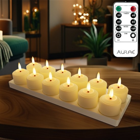 Twaalf witte led-theelichtjes op een oplaadstation op een salontafel, met een afstandsbediening ernaast.