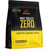 Zwarte en gele verpakking van XXL Nutrition Whey Isolate Zero, bananensmaak. Bevat 27g eiwit, 0.3g vet, 106.1 calorieën. Lactosevrij, suikervrij, vetarm.