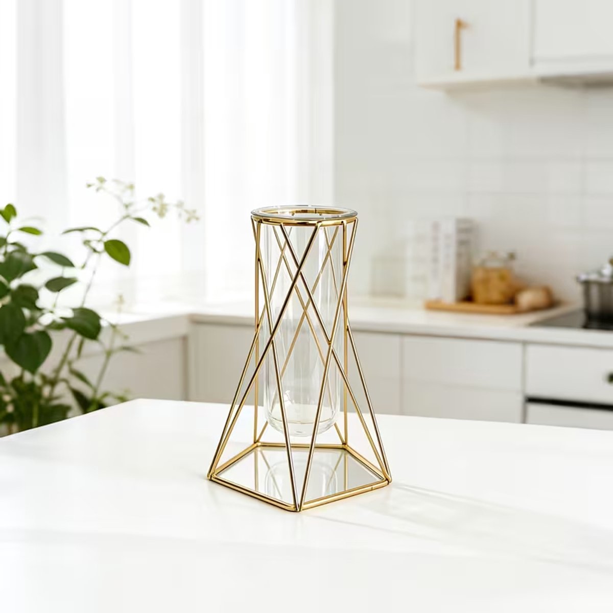 KJG Luxe Glazen Vaas - 15 x 11,5cm - Moderne Vaas - Glas en Metaal - Huisdecoratie - Chique - Klassieke stijl - Hoekig - Geschikt voor Bloemen, Planten en Stekjes