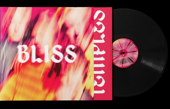 Vinylplaat met hoes, getiteld 'BLISS' in witte letters, met een wazige roze en oranje foto.
