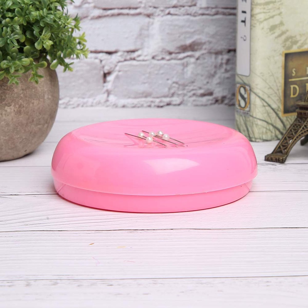 Dailygoods- Speldenkussen Magnetisch - Opbergdoos voor Naainaaldhouder - Duurzaam - Praktisch - Voorkomt Verlies van Naalden - Rond 10 x 10 x 3 cm - Naaldhouder