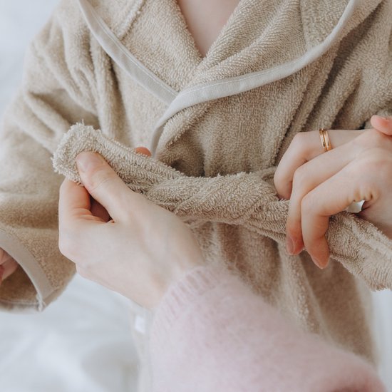 Funnies Badjas Sandstone Grey 1-2 Jaar Baby Badjas, Badjas Kinderen, Peuterbadjas - 100% Katoenen Badstof - Zacht en Absorberend - Perfect na Zwemmen, Douchen of Badderen - Ideaal als Cadeau voor Baby’s en Kinderen van Funnies. — afbeelding 3