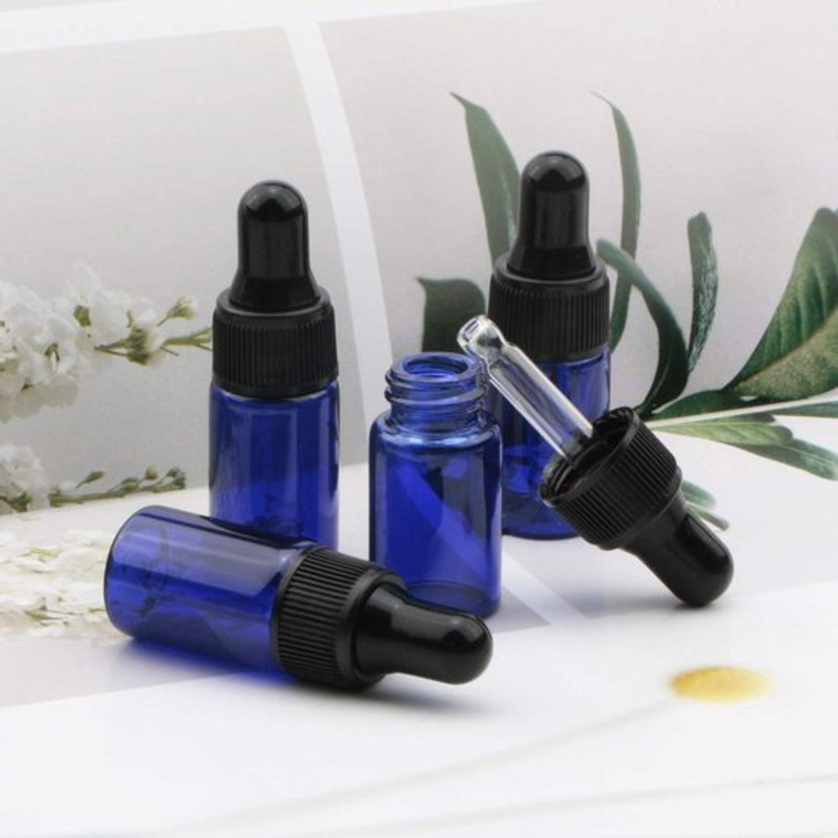 Essentiële oliën in hervulbare blauw glas fles van Inovra Plus