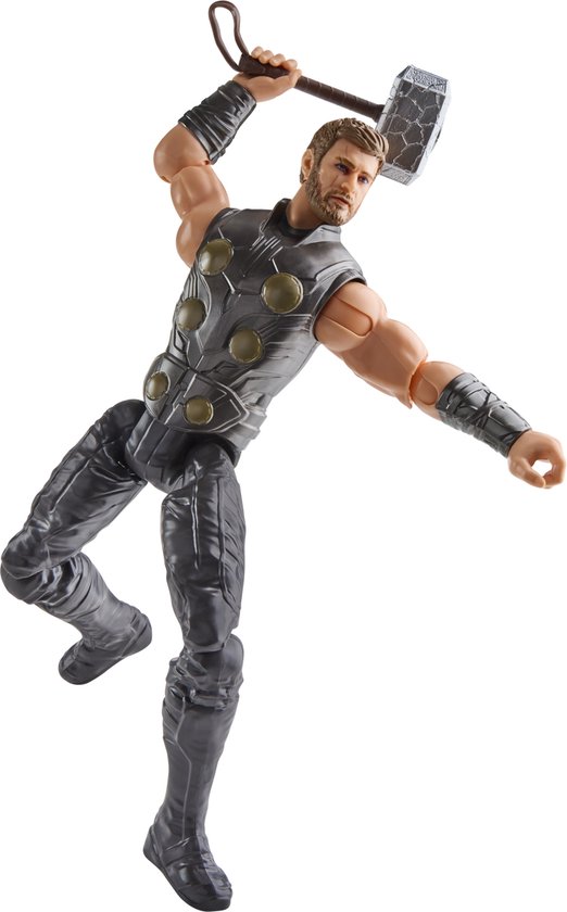 Thor actiefiguur in grijs pantser en broek, zwaaiend met Mjolnir