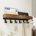 Houten sleutelhanger met 5 haken, met brieven, een portemonnee, een handdoek en sleutels.