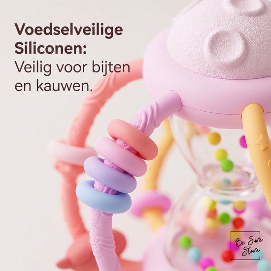Close-up van roze, paarse en blauwe ringen aan een voedselveilige siliconen rammelaar.