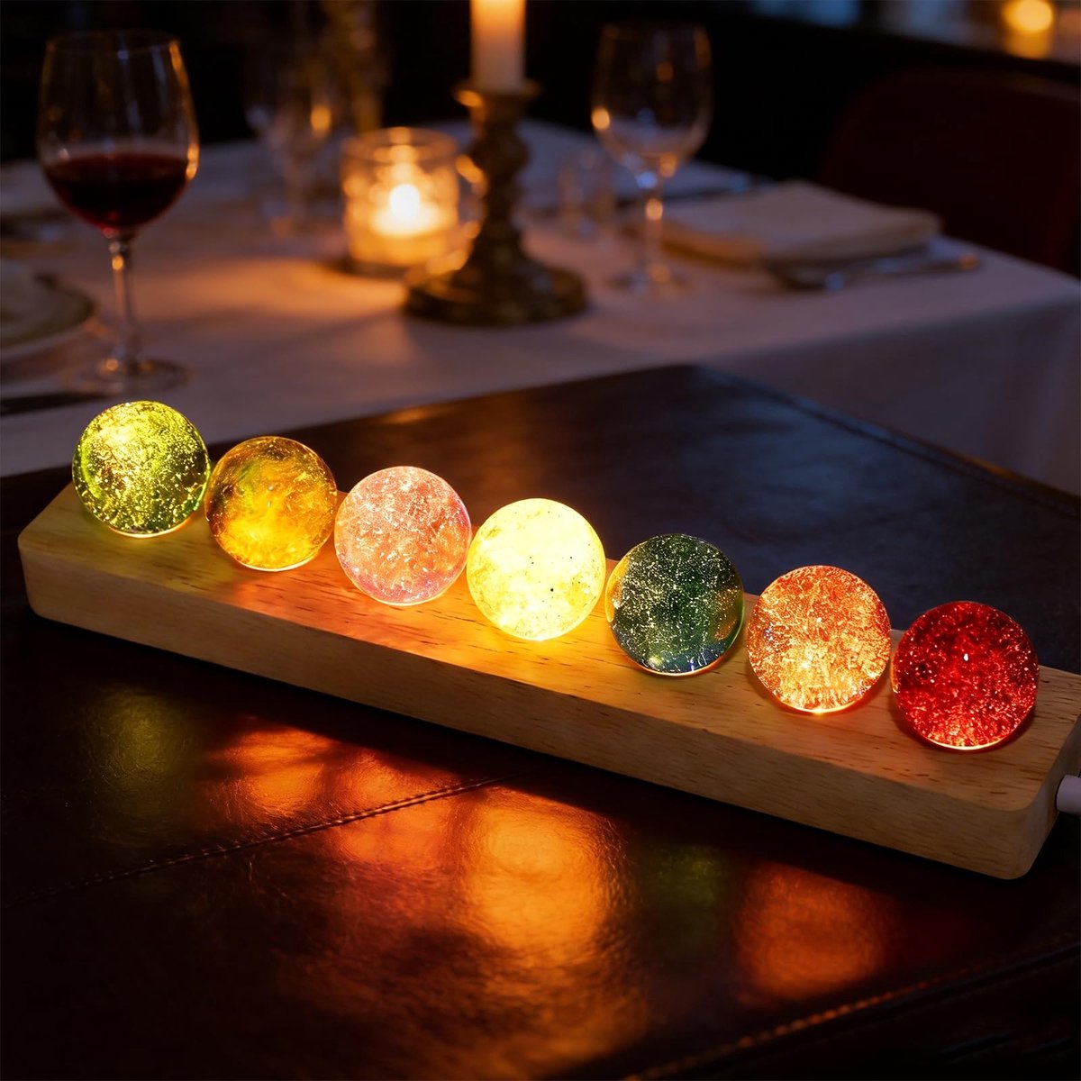 Omgoods - Kleurige LED Kristallen Bal met Houten Basis, 40mm