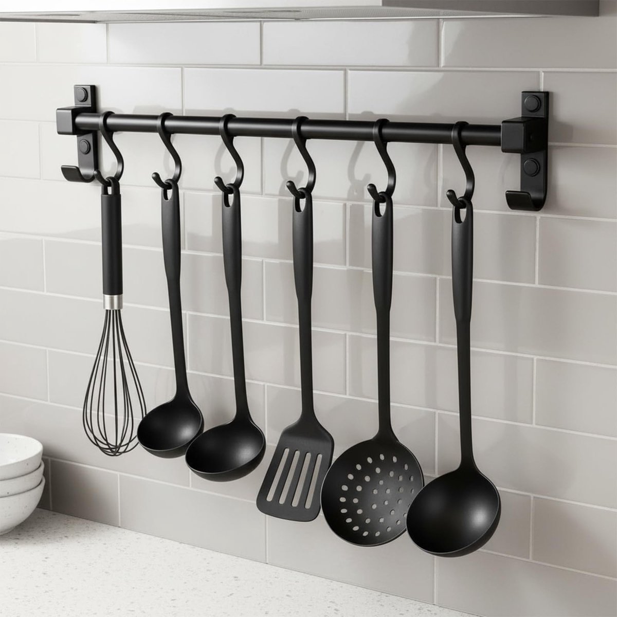 Omgoods - 40 cm Keukenhakenrek met 6 Verplaatsbare Haken - Zwarte Aluminium Keukenstaaf