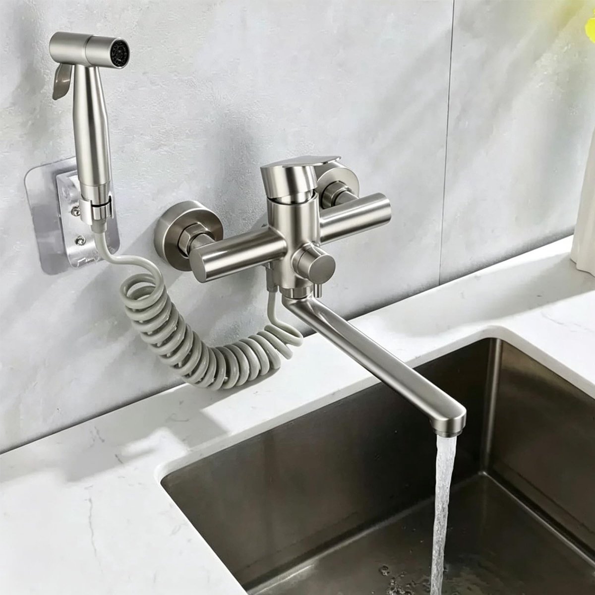 Omgoods - Wandmontage Keuken Kraan met 360° Draaibare Spuitpistool