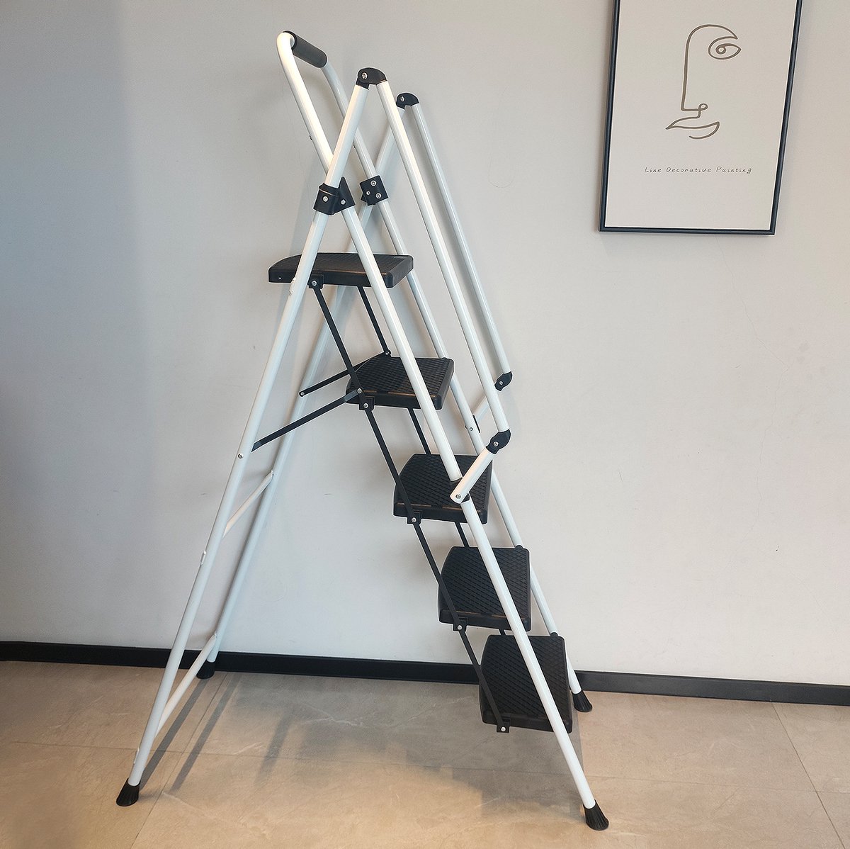 MODENUIT Vouwladder – 5 Treden – Antislip Pedalen – Staal en ABS – Zwart Wit – Opvouwbaar