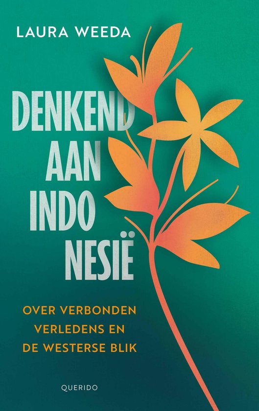 Boekcover met de titel 'Denkend aan Indonesië' door Laura Weeda. Een oranje plant met bladeren op een groene achtergrond.