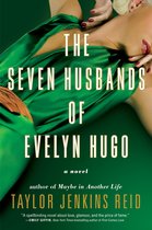 Couverture du livre 'Les Sept Maris d'Evelyn Hugo' avec une femme portant une robe verte.