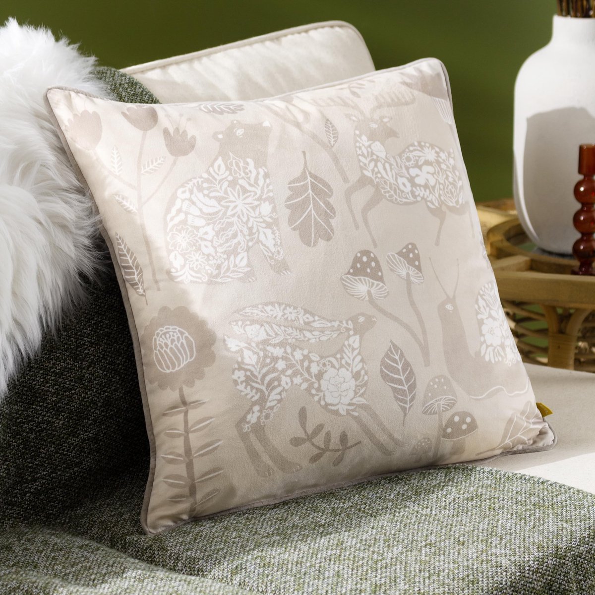 Omgoods - Fluweel Sierkussen met Scandi Design en Veren Vulling 50x50 cm - Greige