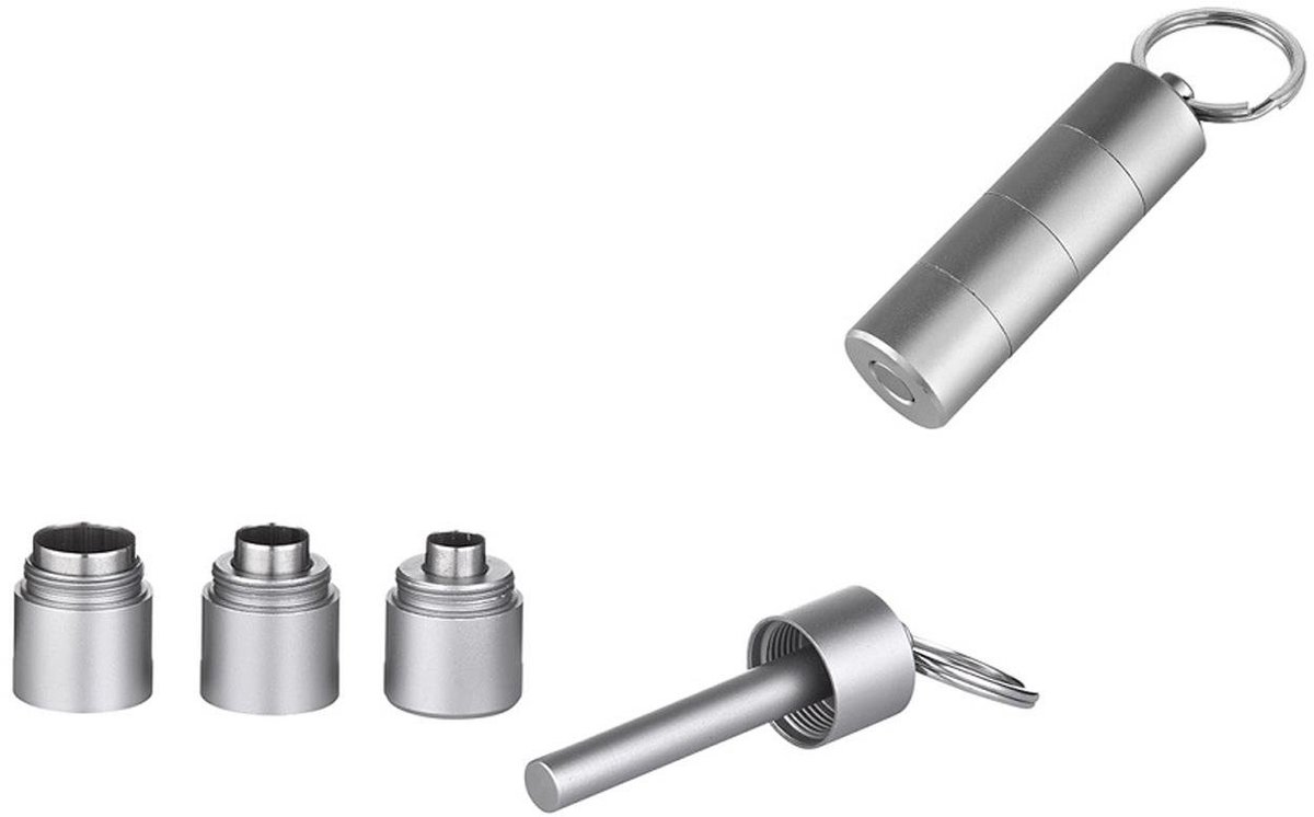 Lifestyle-Ambiente 3-fold cigar drill keychain stainless steel - ShopVlot