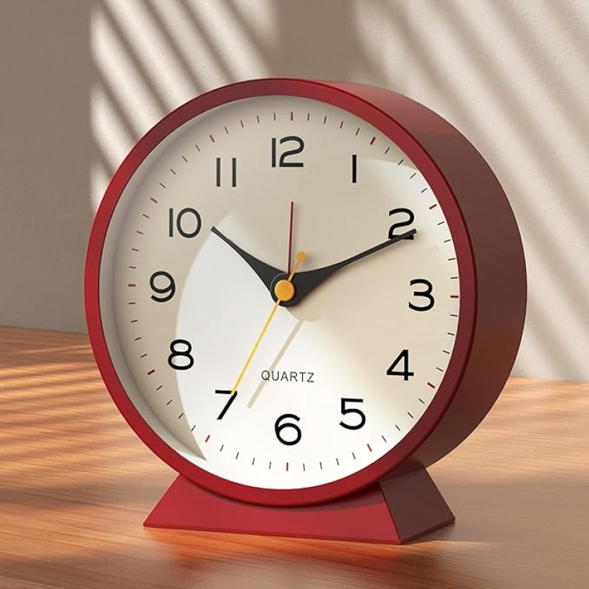 Retro analoge wekker 11.50cm tafelklok op batterij met nachtlampje, stille quartz uurwerk voor slaapkamer, nachtkastje, plank - Rood