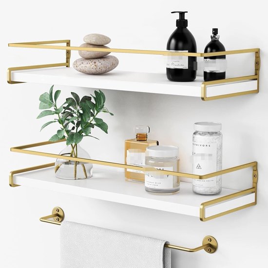 Twee witte wandplanken met goudkleurig metalen frame en een bijpassende handdoekhouder aan de muur.