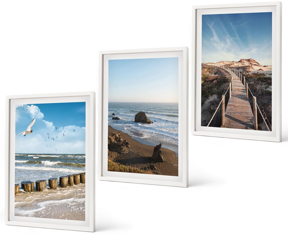 Coloray 3-Delige Schilderij Set - Uitzicht Op Het Strand Met Golven, De Lucht En Een Wandelpier. - 40 x 60 - Wanddecoratie - Moderne Interieurdecoratie - Muurdecoratie