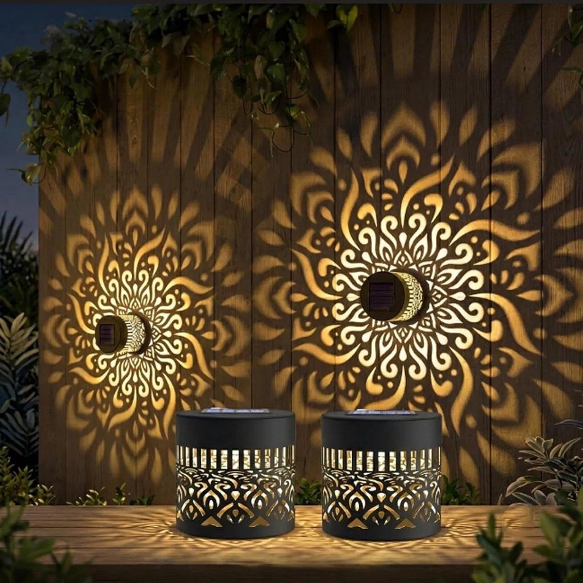 Casalora Solar Mandala Tuinlamp – 1 Stuk – Warmwitte Projectie Buitenverlichting – Waterdichte Metalen Wandlamp – Decoratieve Tuinverlichting