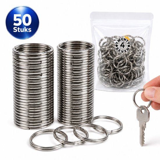 Een hand houdt een sleutel aan een zilverkleurige sleutelring. Twee stapels van 50 stuks sleutelringen en een zak met 50 stuks ernaast.