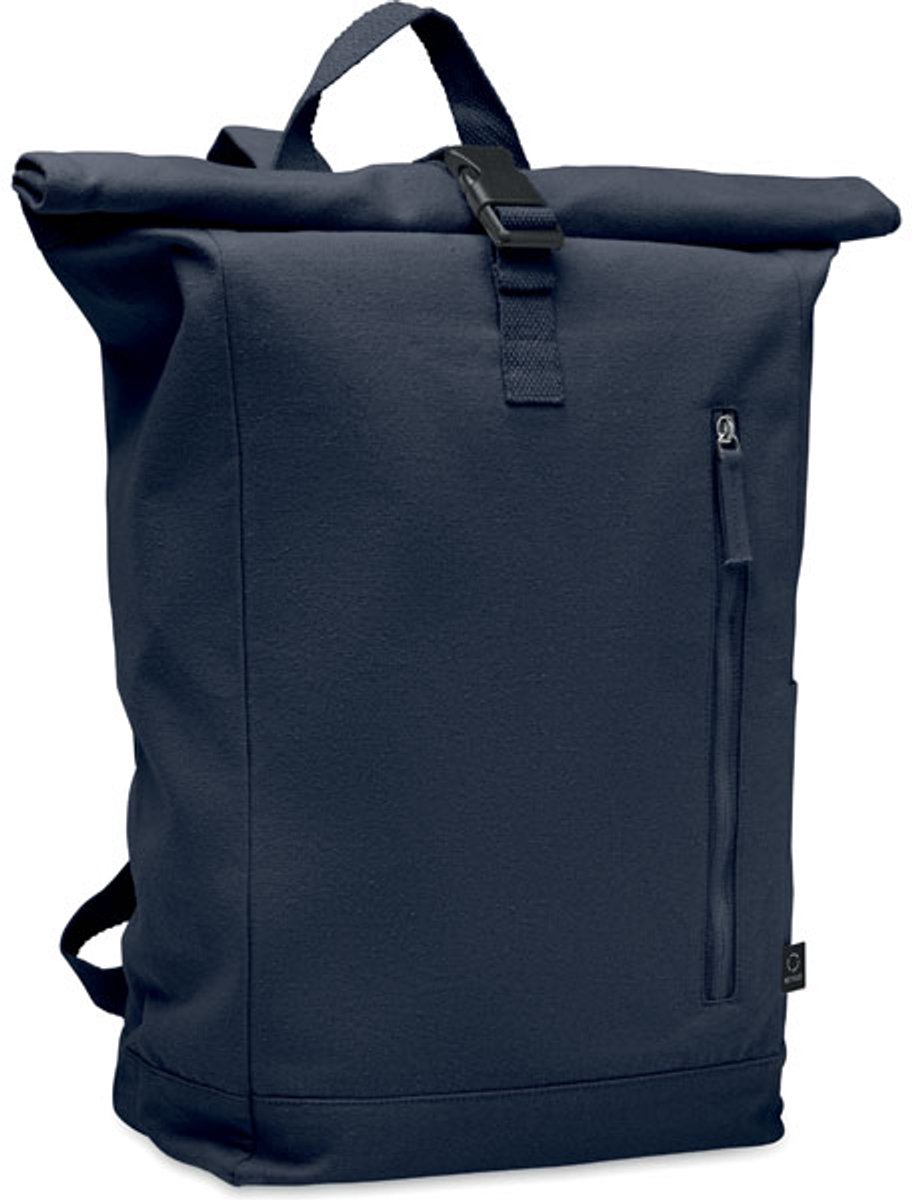 Rolltop rugzak met klittenbandsluiting in 390gr/m² gerecycled katoen (80%) en gerecycled polyester (20%). Voorzak met ritssluiting. Navy Blue