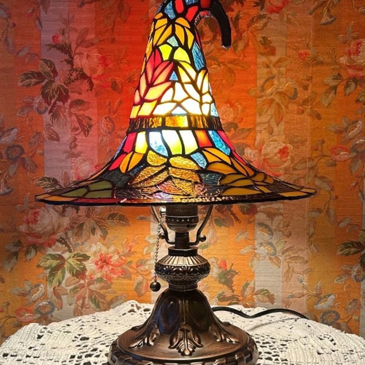 Casalora Halloween Heksenhoed Lamp – Retro Tafellamp met LED Verlichting – USB Oplaadbare Gothic Nachtlamp voor Halloween Decoratie, Slaapkamer en Boekenplank – Kleur