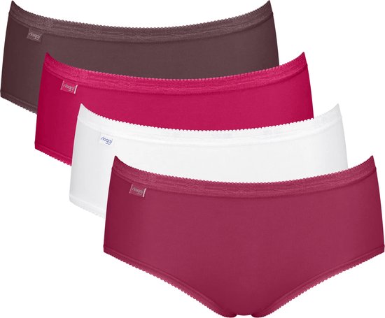 Vier Sloggi midi slips op een rij: bruin, felroze, wit en rood-bruin.