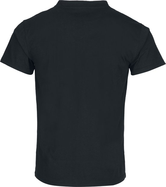 Achterkant van een effen zwarte T-shirt met korte mouwen.