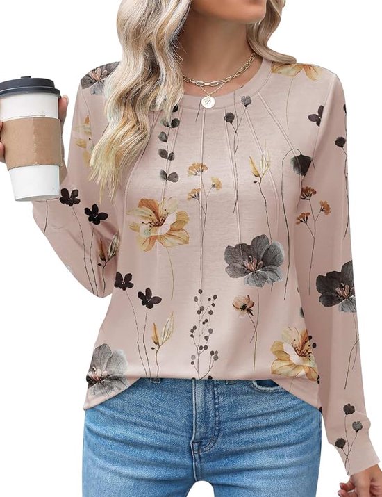 Roze top met lange mouwen, bloemenprint, ronde hals en geplooide details, gedragen met een blauwe jeans.