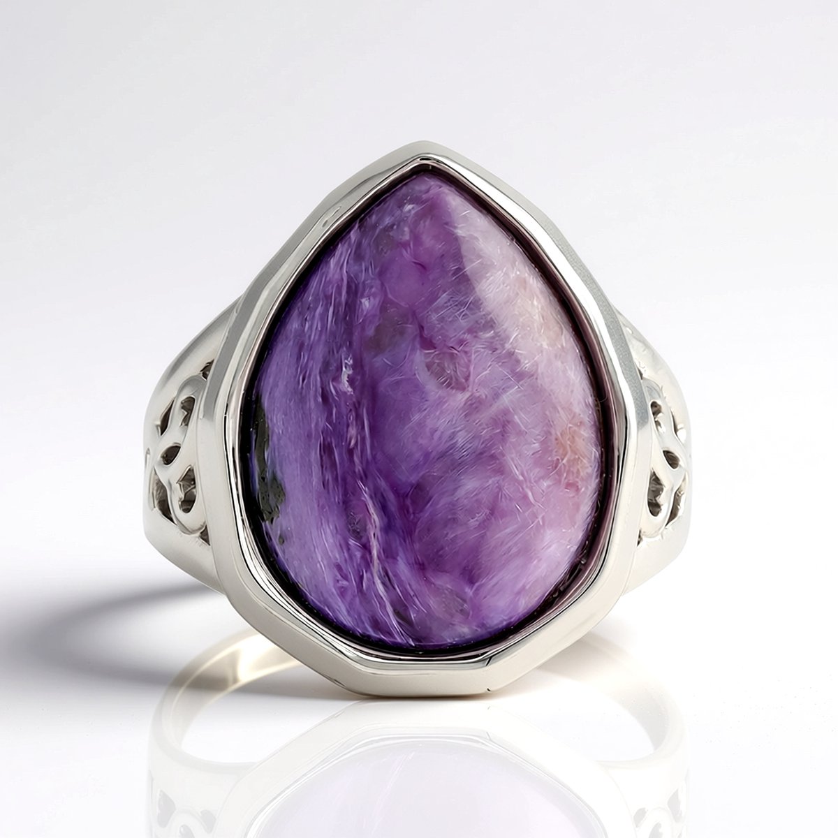 Cavill - Charoiet Ring Peervormige Cabochon 7,013 Karaat - Gerhodineerd 925 Sterling Zilver - Elegante Paarse Edelstenen Ring - Russische Charoite