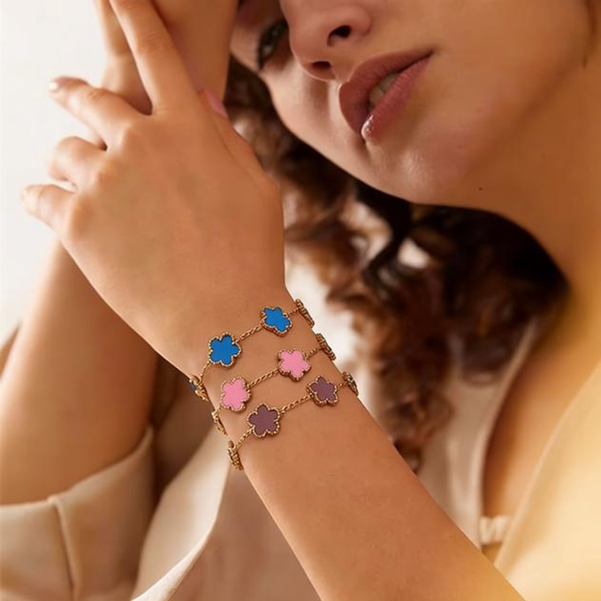 LoShop Klaverblad Armband voor Dames - Vier Blaadjes Geluksarmband - Verguld Goud - Verstelbaar - Sieraad voor Bruiloft en Verjaardag