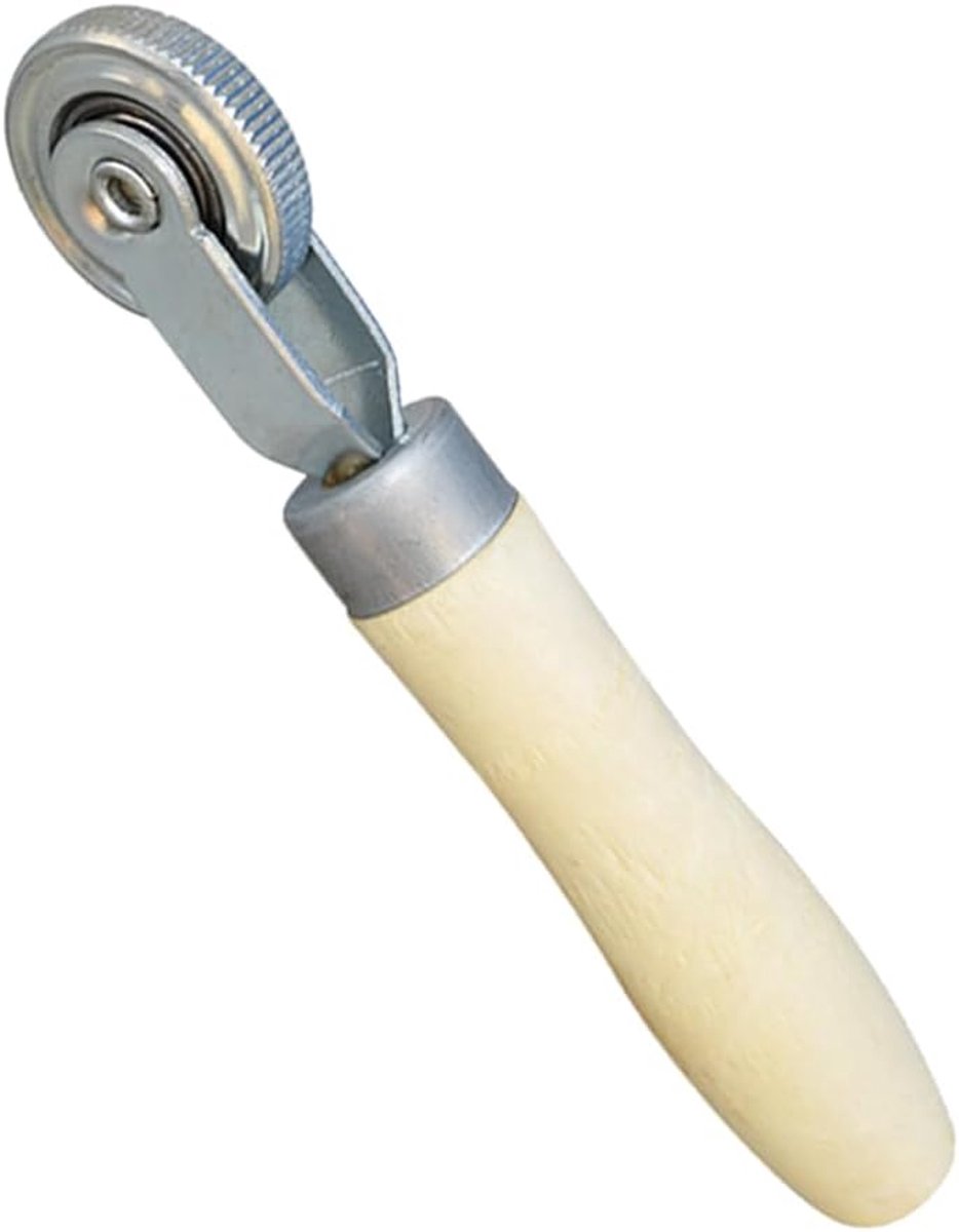 SnelShoppen - Bandenreparatierol, Verdichtingsrol met Kogellagers voor Vrachtwagens, Bedrijfsvoertuigen en Vrijetijdsvoertuigen, Houten Handvat, 18 cm