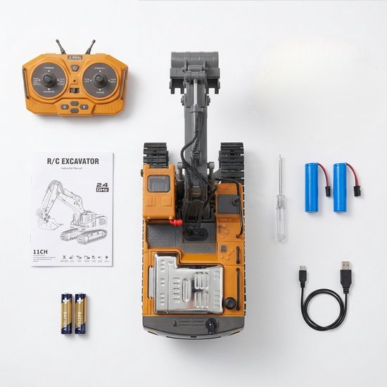 Grijze en oranje RC graafmachine, afstandsbediening, handleiding, schroevendraaier, batterijen en USB-kabel.