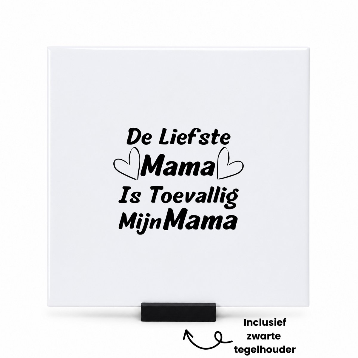Hacebo De liefste mama is toevallig mijn mama tegeltje met tegelhouder - Mama - moeder - tegeltjes met tekst - Moederdag - verrassing - cadeautje - geschenk - spreuktegels - 15x15 CM Wit