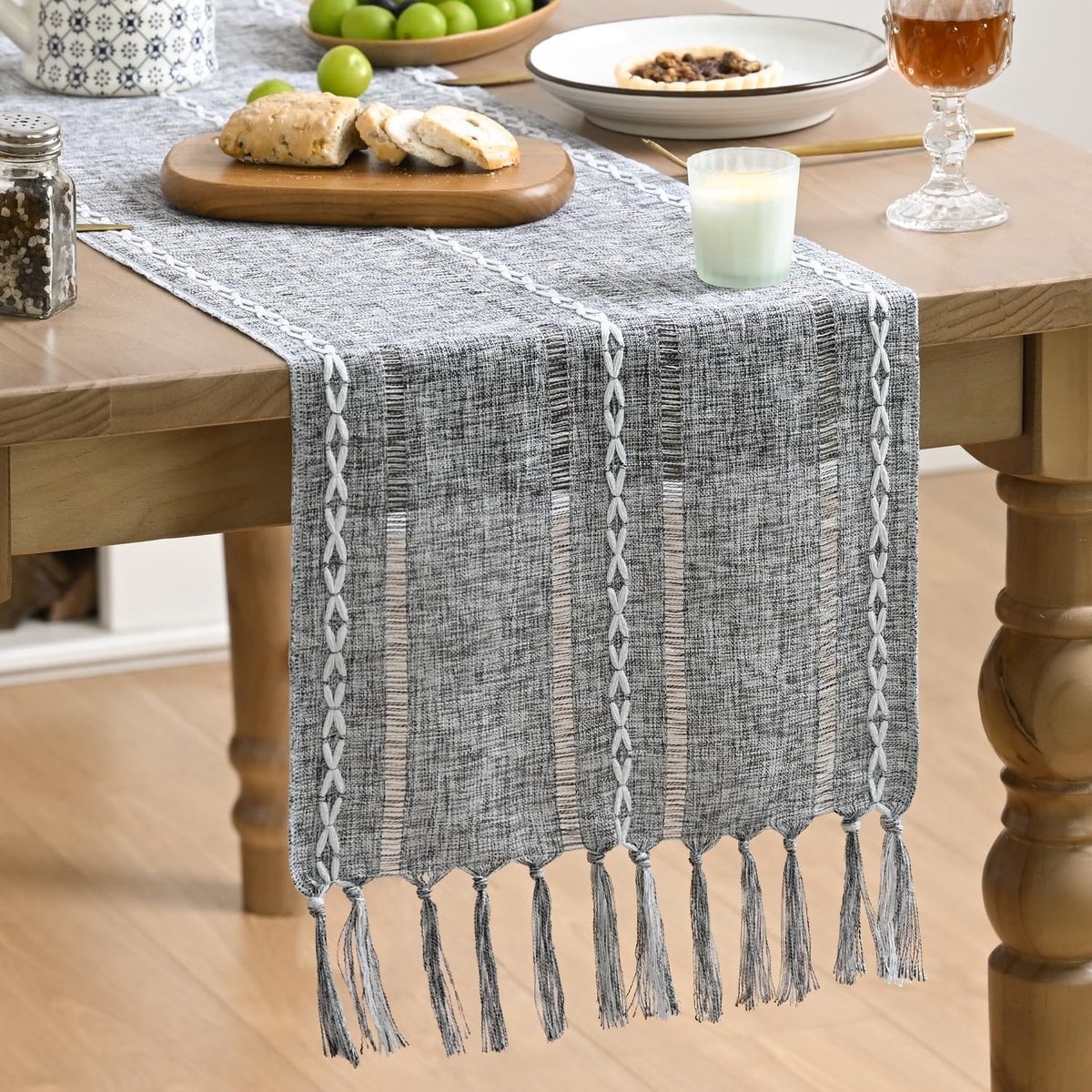 SnelShoppen - Boho Donkergrijze Tafelrunner met Kwasten 33x183cm - Tafeldecoratie voor Feesten, Bruiloften, Verjaardagen en Valentijn - Duurzaam 100%