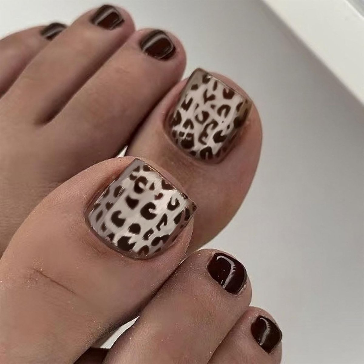 24-delige set korte vierkante acrylteennagels - Opvallend luipaardpatroon in bruin met glinsterende afwerking, herbruikbare teennagels voor een trendy look en gemak