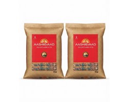 Aashirvaad Atta – 100% Indiaas Volkorenmeel voor Authentieke Chapati’s – Premium Kwaliteit Chakki Atta – 2 X 5kg Verpakking, Natuurlijk Indiaas Chakki Chapatti Meel – Ideaal voor Zachte Roti’s en Verse Volkoren Broodjes Met Kajal Sticker