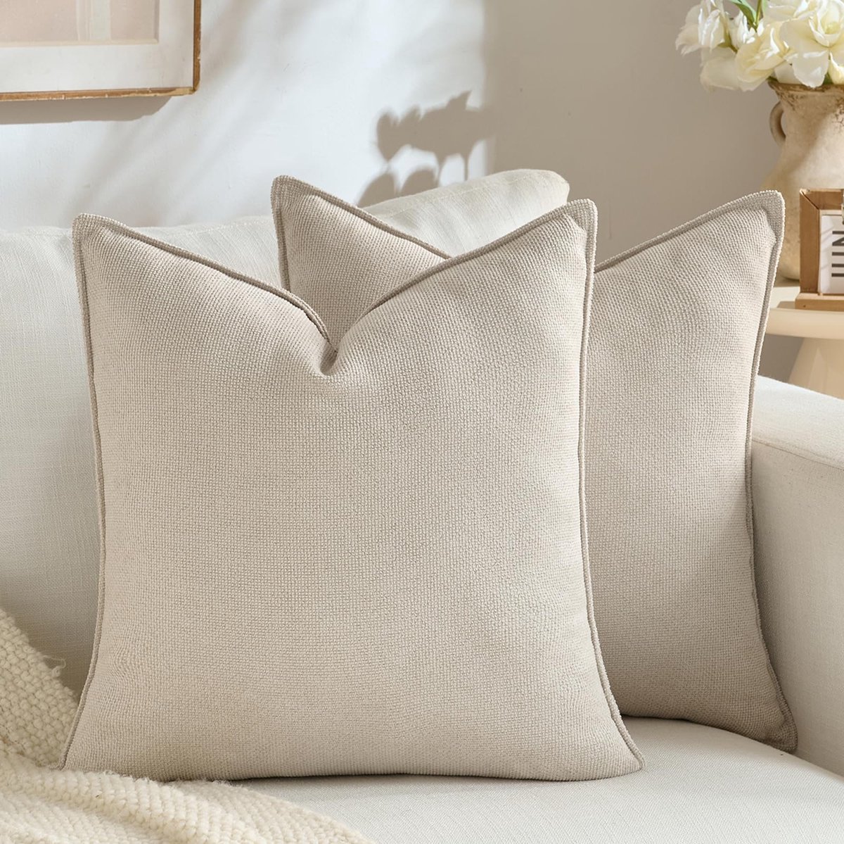 Set van 2 lichtbeige kussenslopen, 50 x 50 cm, met moderne decoraties, monochroom en neutraal design, met biezen, uniek design, geschikt voor slaapkamer, woonkamer, slaapbank en inrichting