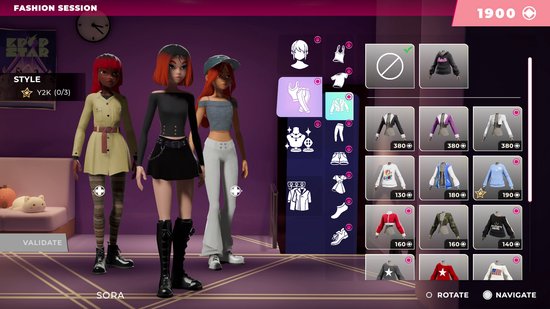 Drie K-Pop-vrouwen in een kamer. Eén met gele jurk, één met zwarte rok en één met witte broek en grijze top.