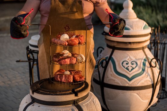 Tandoor Dastarkhan (klapdeksel) - Keramische houtgestookte buitenoven, verticale Kamado voor vlees, groenten en brood - Met 12 XL-spiesen&accessoires - 8 cm dikke wanden voor perfecte warmteopslag - 113 cm - 204,5 kg - 125L — afbeelding 2