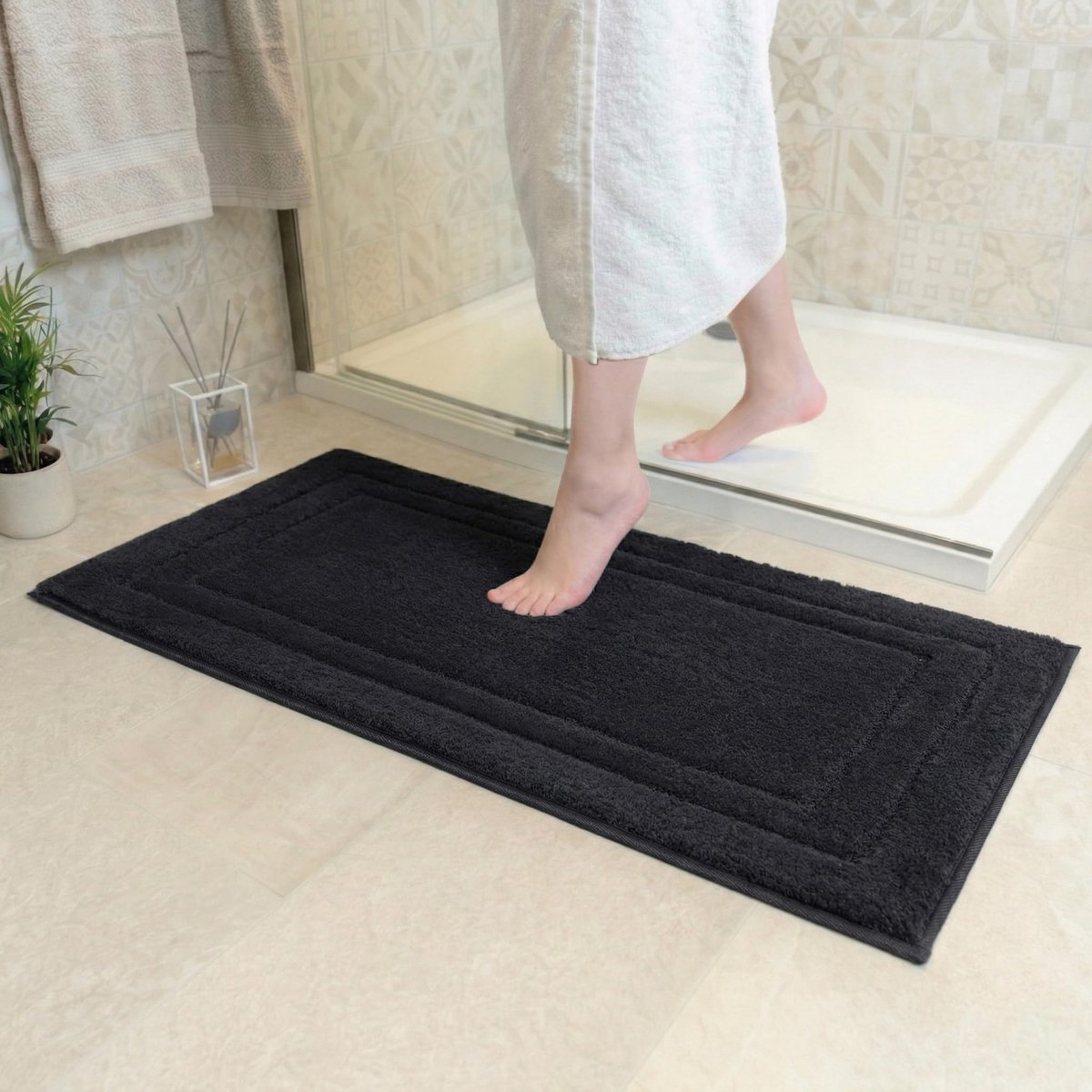 Badmat Anti-Slip | Super absorberend en machinewasbaar | Te combineren als badmat set | Voor de badkamer, douche, bad of als WC mat | Zwart - 80x150 cm