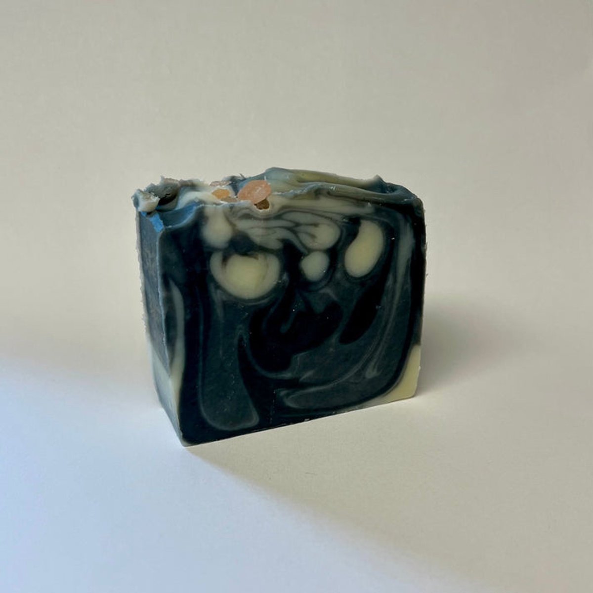 Sunny Soaps Charcoal Cleanse – Detox Zeep – Actieve Kool – Diepe Reiniging – Vegan
