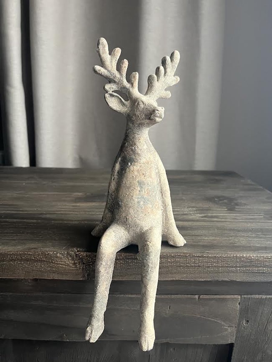Landelijk Zittend Hert- stoer sober- woondecoratie- Kerst- Sint