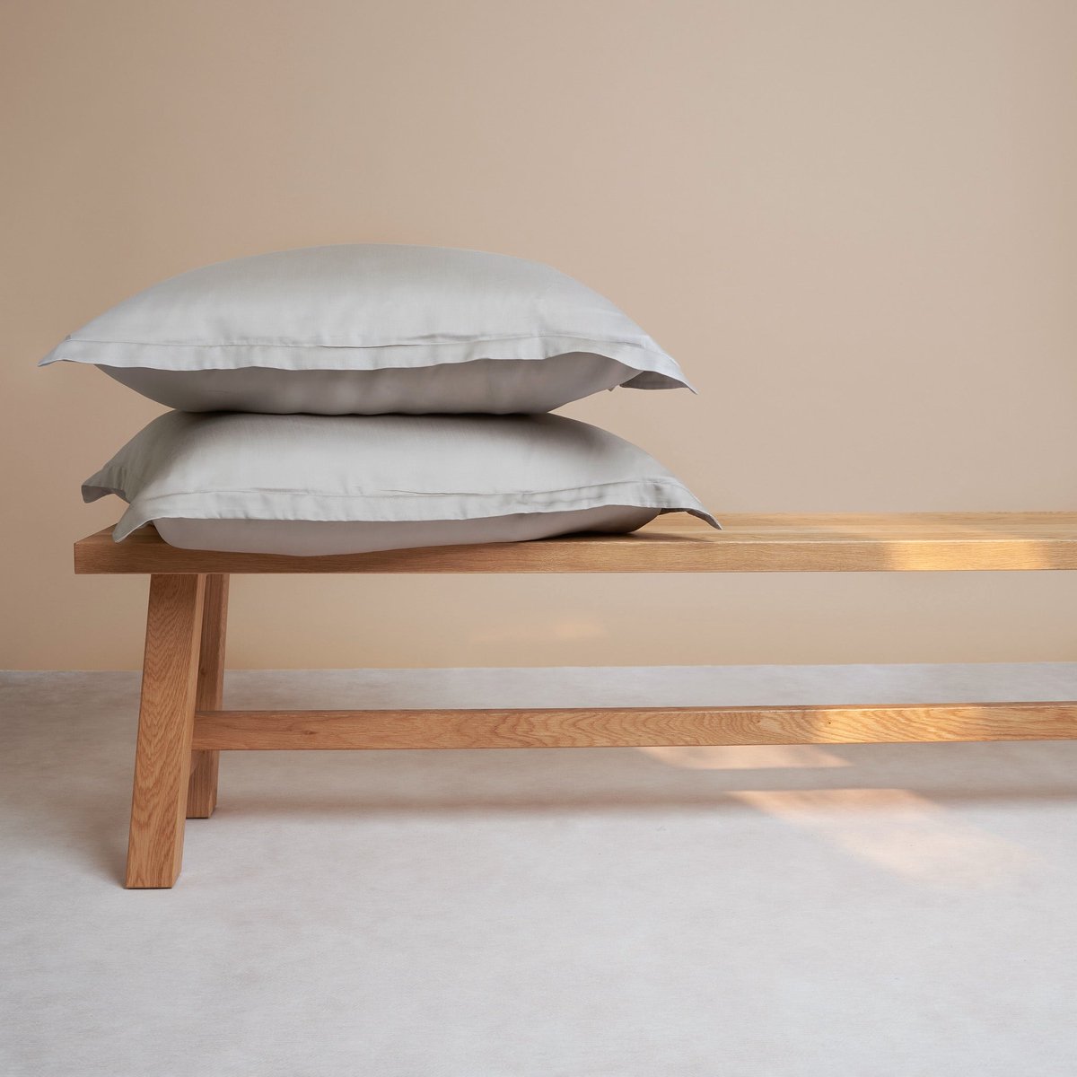 Coco & Cici - TENCEL - Sateen Kussensloop Taupe - 1 kussensloop 50x75 zonder volant