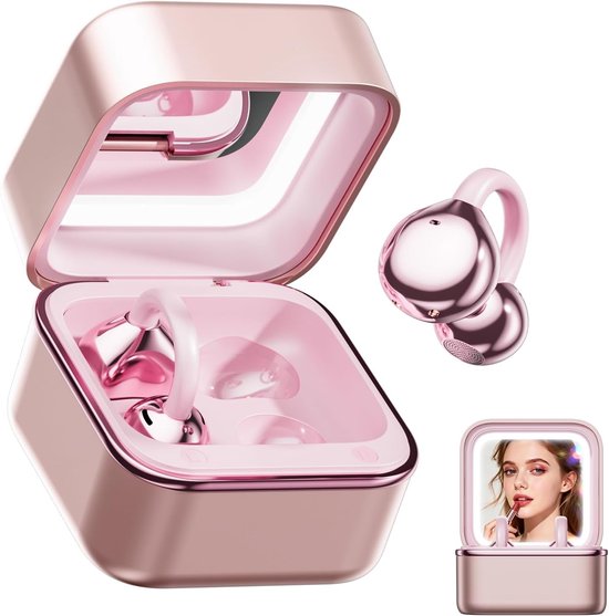 Roségouden oordopjes in een open hoesje met spiegel. Een close-up toont de oordopjes en een weerspiegeling van een vrouw die make-up aanbrengt.