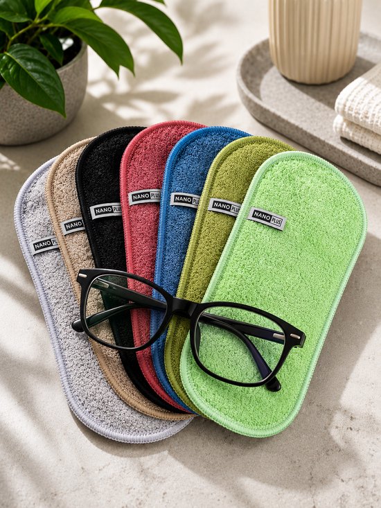 7x Nanoplus microvezeldoekjes in 7 kleuren, waaronder mint, groen en zwart, met een bril erop.