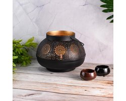 Oosterse lantaarn - Windlicht decoratie - Gezellige sfeer creëren - Handgemaakt kunsthandwerk - 17.5 cm diep - Zwart goud
