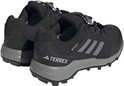 Zwarte wandelschoenen voor kinderen, achterkant, met grijze zool, GORE-TEX logo en adidas Terrex logo.