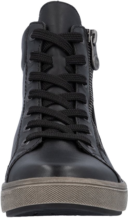 Zwarte leren hoge sneaker met rits en vetersluiting, grijze zool, voorkant.